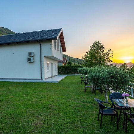 Xhuli Guesthouse Shkodër Esterno foto