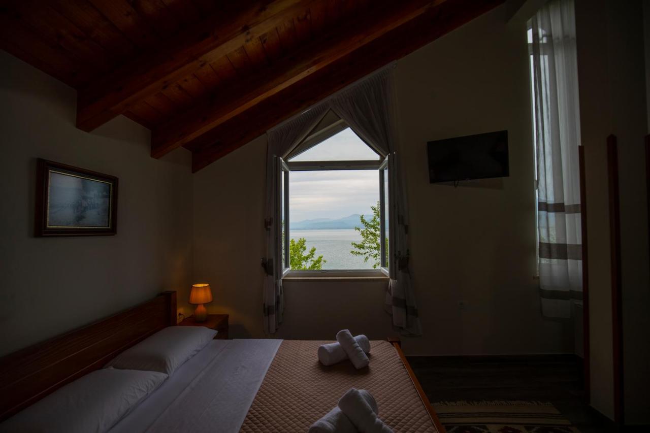 Xhuli Guesthouse Shkodër Esterno foto