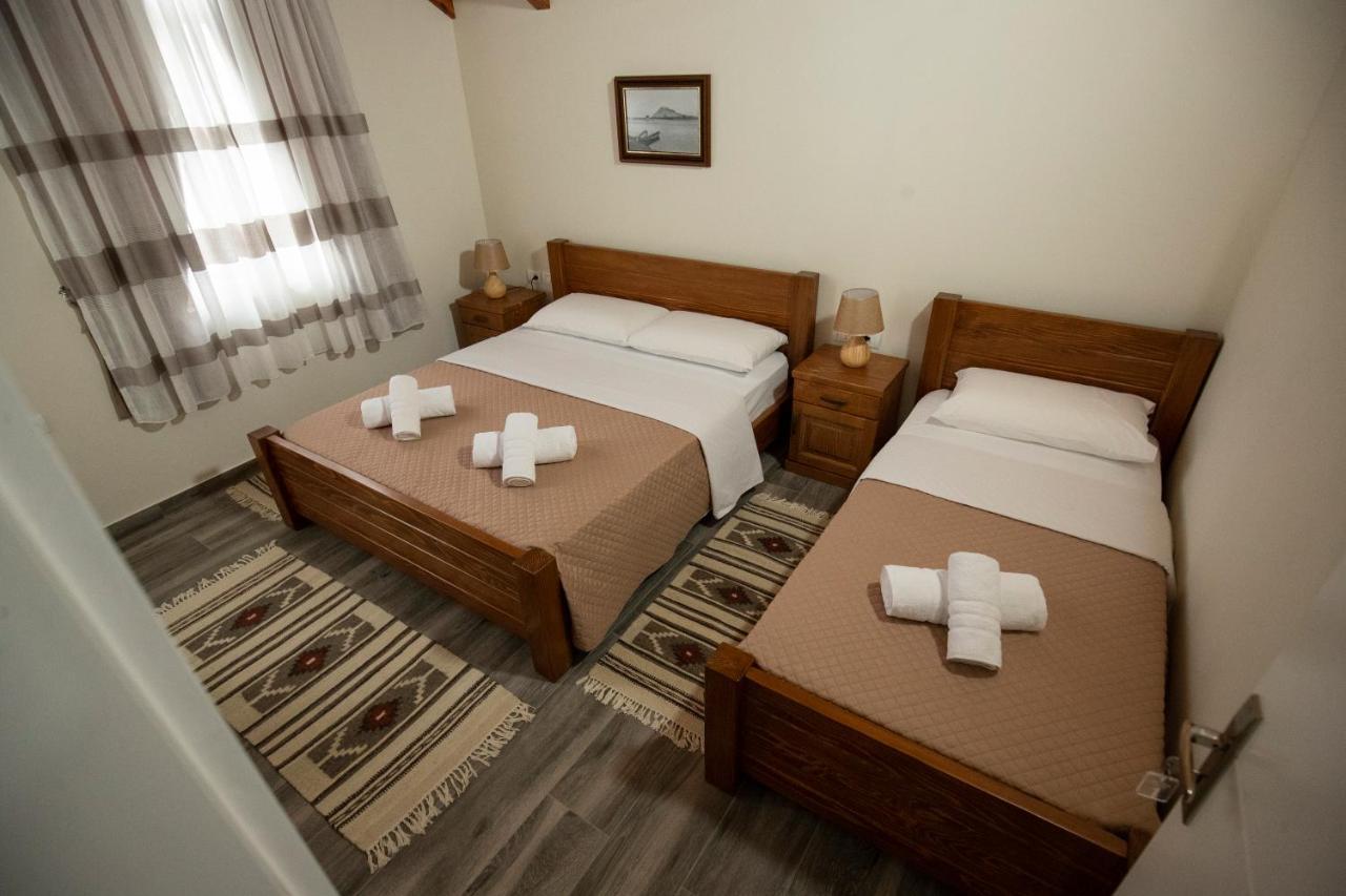 Xhuli Guesthouse Shkodër Esterno foto