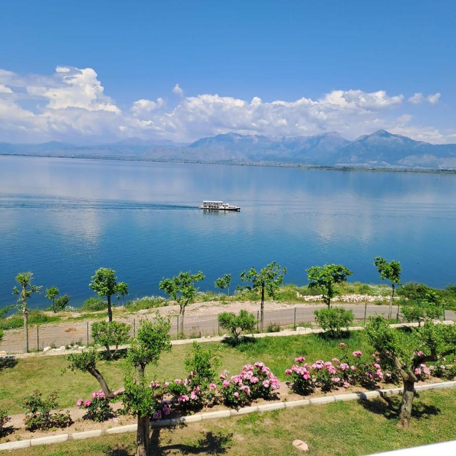 Xhuli Guesthouse Shkodër Esterno foto