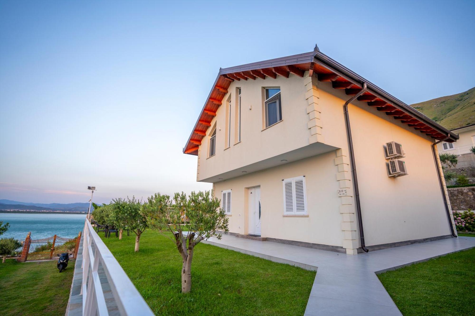 Xhuli Guesthouse Shkodër Esterno foto