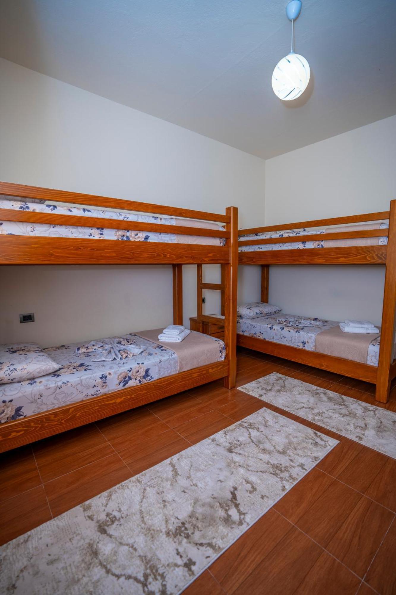 Xhuli Guesthouse Shkodër Esterno foto