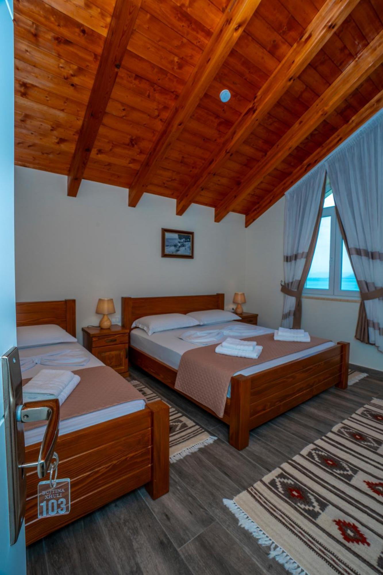Xhuli Guesthouse Shkodër Esterno foto