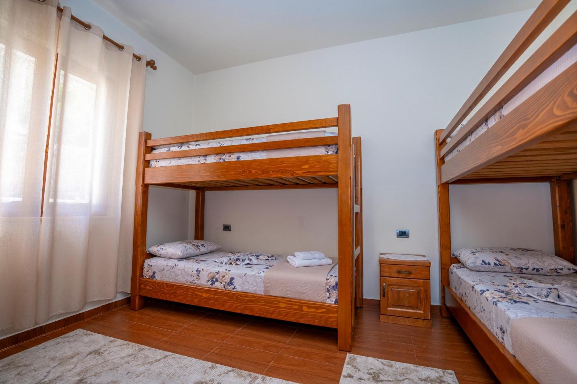 Xhuli Guesthouse Shkodër Esterno foto